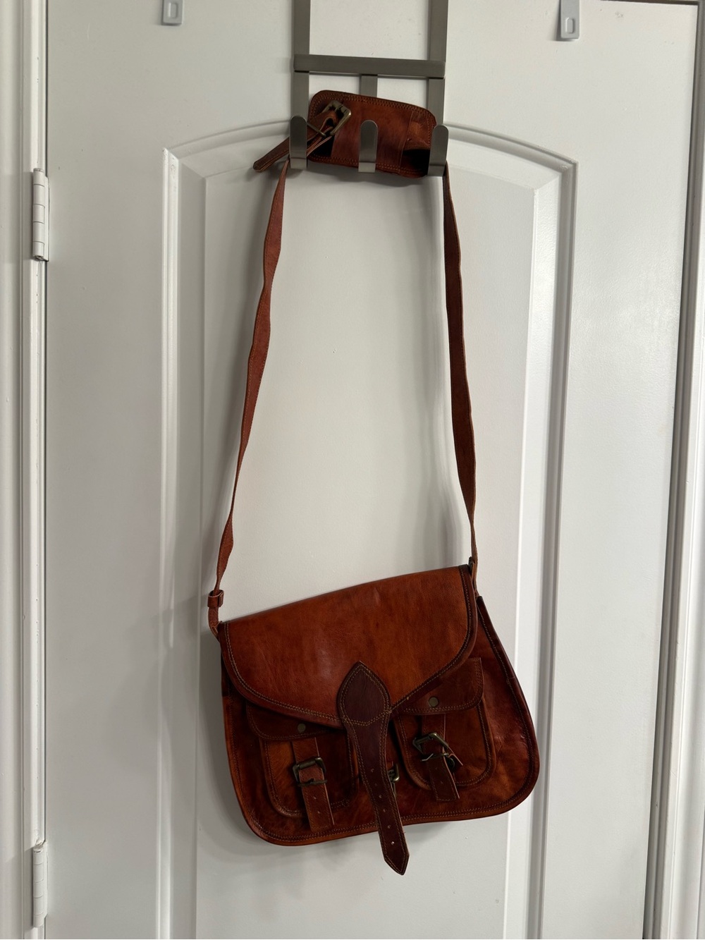 Rustic Brown Leather Messenger Bag - Classic Heritage Style